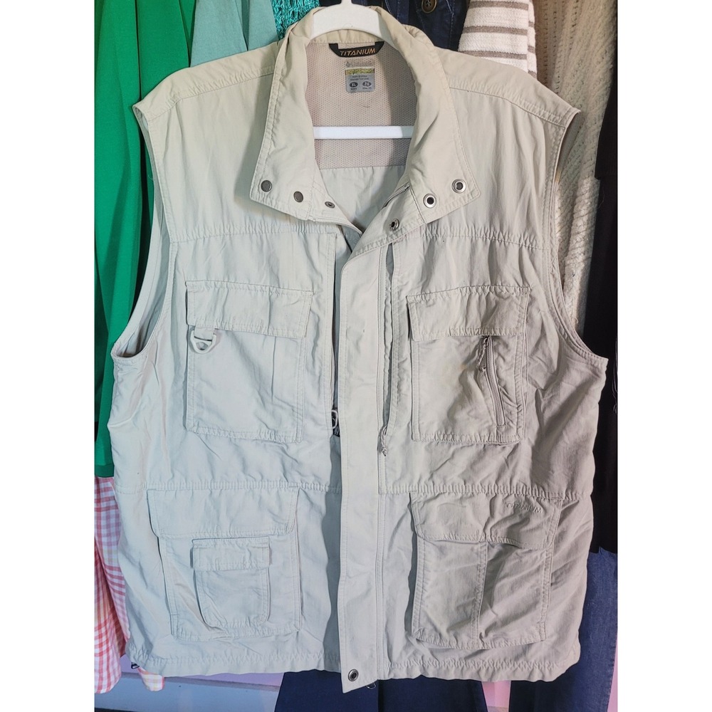 Columbia Titanium Omni-Dry Fishing Vest Mens XL Beige Multi-Pocket Utility Cargo